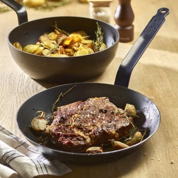 de Buyer Blue Carbon hiiliter&auml;spannu | rautakahva | &Oslash; 32 cm