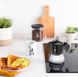 Bialetti Moka Induction mutteripannu | ter&auml;s alaosa | 4 kuppia | musta