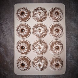 Violet mini-kakkuvuoka | pinnoitettu valualumiini | korkeus 4,2 cm | 12x &Oslash; 8 cm