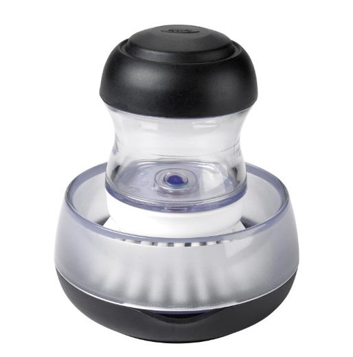 OXO t&auml;ytett&auml;v&auml; pannutiskiharja lepoalustalla | vaihdettava harja | 10x10x14,5 cm